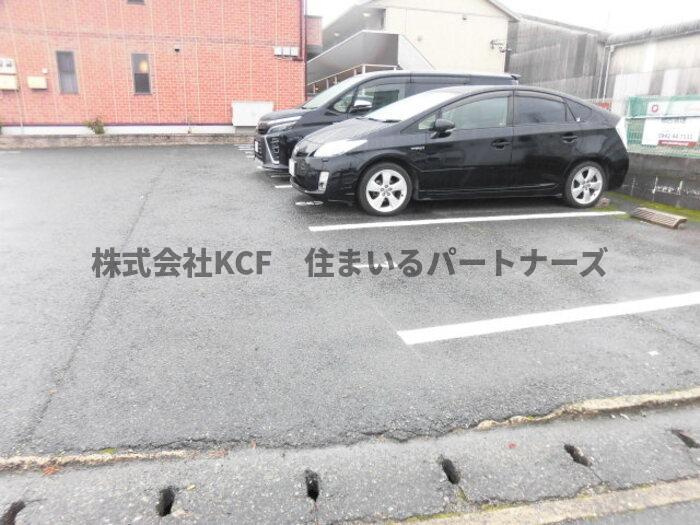 オリエントクレストの駐車場|駐車場です