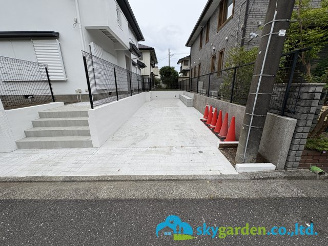 鎌倉市浄明寺六丁目　中古戸建　の駐車場|車種により2台駐車可