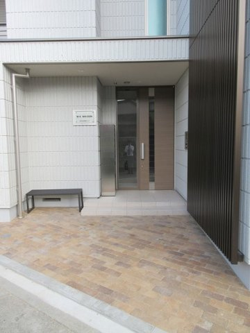 Ｍ・Ｋ　ＭＡＩＳＯＮのエントランス|へーベルメゾンのペット共生マンション　犬猫混合・複数飼育相談　宅配ボックス