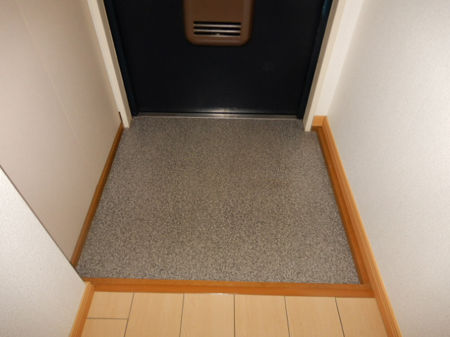小野市王子町の賃貸マンションの玄関