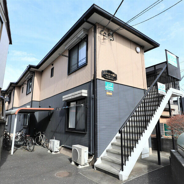 調布市小島町２丁目のアパートの外観