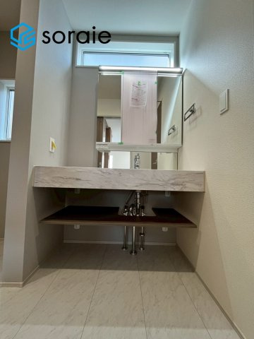 川越市今福　全1棟　新築戸建の独立洗面台|4/26　撮影