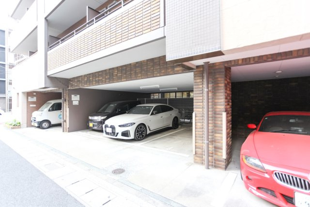 サヴォイエンポリウム　5階の駐車場