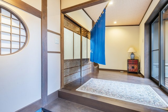 西柳町戸建の玄関