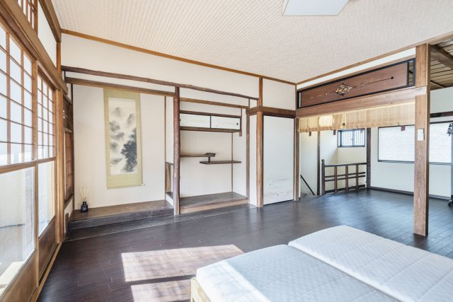 西柳町戸建の洋室