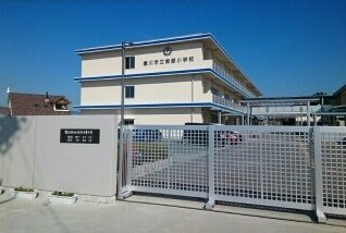 ファミールＨＡＫＵＨＯＵ　Ａの周辺|豊川市立東部小学校まで920m