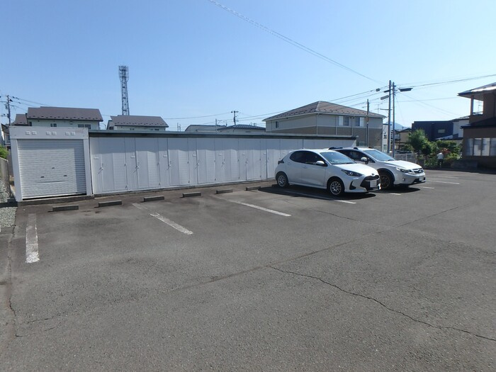 ロイヤルストーク　Ｂの駐車場