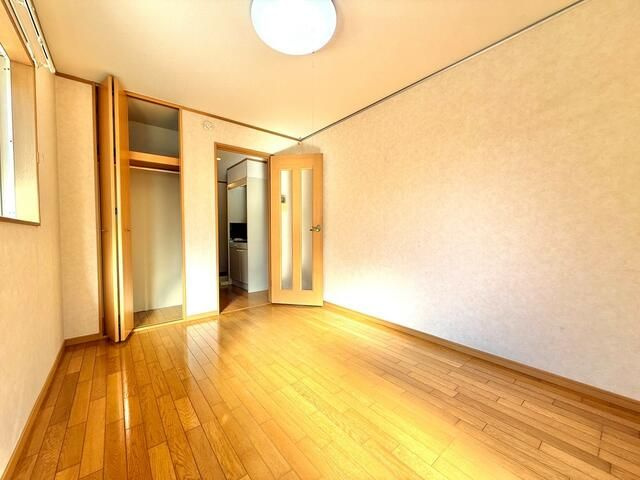 八王子市片倉町のアパートの居間・リビング