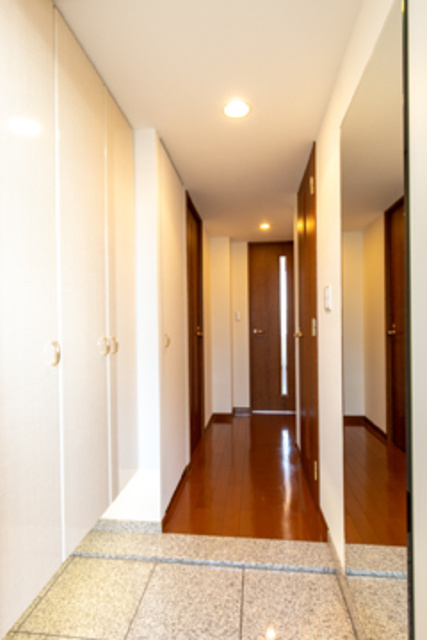 品川戸越パーク・ホームズの玄関|※写真は同タイプ住戸です。
