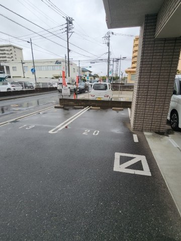 コンフォート東比恵の駐車場
