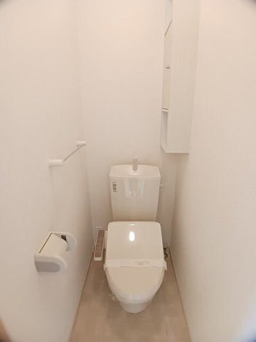 ベルメゾンのトイレ|落ち着いた色調のトイレです