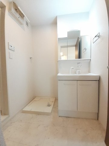 クラネの洗面所|ゆったりとスペースのある洗面所