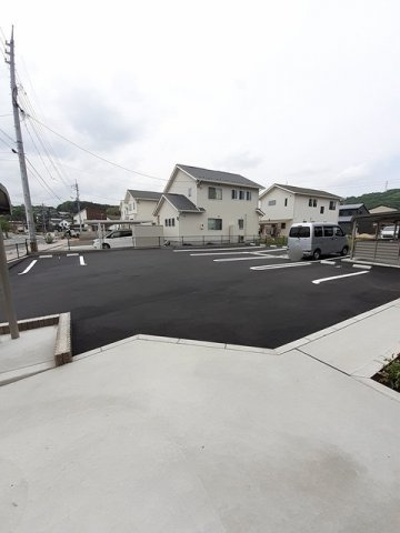 クラネの駐車場|車をお持ちの方に嬉しい駐車場付きの物件です