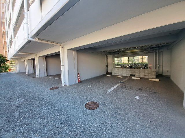 GranPino武庫川の駐車場