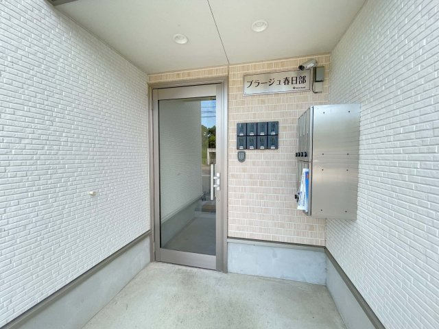 プラージュ春日部のエントランス