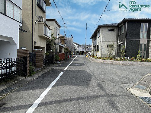 上賀茂薮田町 土地の前面道路含む現地写真