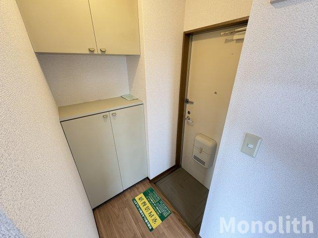 エステートピアイズミの玄関