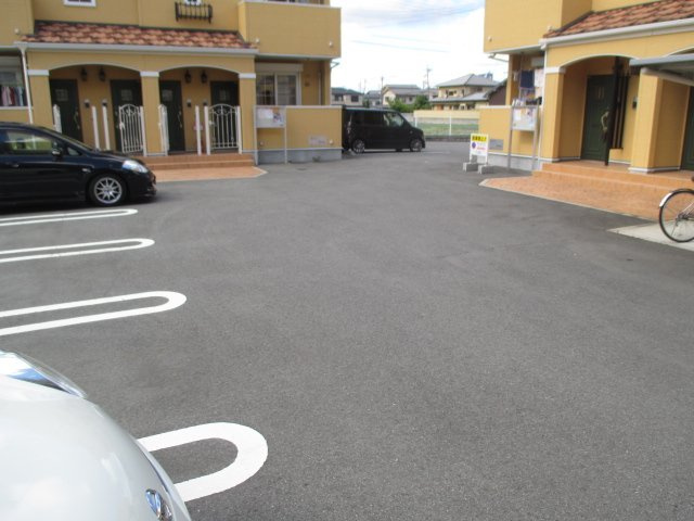 グランド　ソレイユ　Ａの駐車場