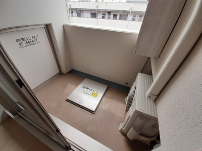 【バルコニー】 | Ａｍｅｎｉｔｙ　Ｗｅｓｔ | 外からの目が気にならないバルコニーで洗濯物が干せます