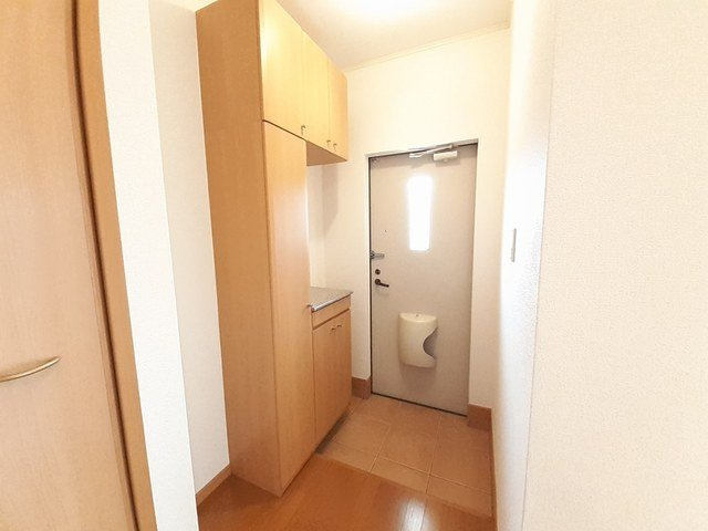 プチ　シャトーＤの玄関