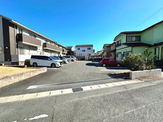 フローラの駐車場