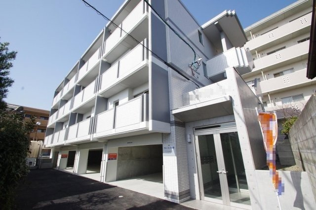 熊本市東区八反田１丁目の賃貸マンションのエントランス
