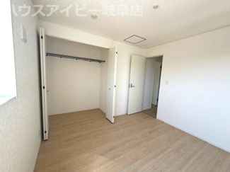 【洋室】 | 各務原市那加土山町新築建売全2棟！お車2台可能！那加第一小学校まで徒歩12分！インナーバルコニー | 各務原市那加土山町新築建売全2棟！お車2台可能！那加第一小学校まで徒歩12分！インナーバルコニーのあるお家！