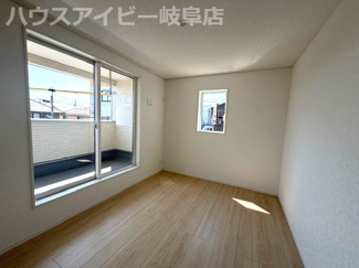 【洋室】 | 各務原市那加土山町新築建売全2棟！お車2台可能！那加第一小学校まで徒歩12分！インナーバルコニー | 各務原市那加土山町新築建売全2棟！お車2台可能！那加第一小学校まで徒歩12分！インナーバルコニーのあるお家！