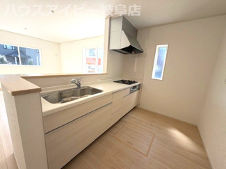 【キッチン】 | 各務原市那加土山町新築建売全2棟！お車2台可能！那加第一小学校まで徒歩12分！インナーバルコニー | 各務原市那加土山町新築建売全2棟！お車2台可能！那加第一小学校まで徒歩12分！インナーバルコニーのあるお家！