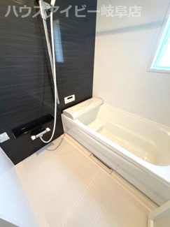 【浴室】 | 各務原市那加土山町新築建売全2棟！お車2台可能！那加第一小学校まで徒歩12分！インナーバルコニー | 各務原市那加土山町新築建売全2棟！お車2台可能！那加第一小学校まで徒歩12分！インナーバルコニーのあるお家！