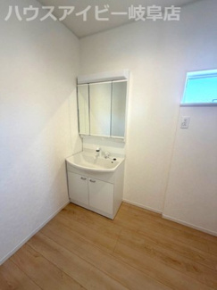 【独立洗面台】 | 各務原市那加土山町新築建売全2棟！お車2台可能！那加第一小学校まで徒歩12分！インナーバルコニー | 各務原市那加土山町新築建売全2棟！お車2台可能！那加第一小学校まで徒歩12分！インナーバルコニーのあるお家！