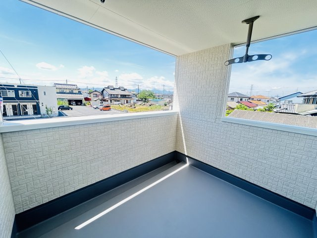 新築　高崎市新町第８　Livele Garden.S　1号棟のバルコニー|現地写真　インナーバルコニーで少しの雨なら濡れずにすみます。天気が怪しいけど…という悩みも解消ですね!									

