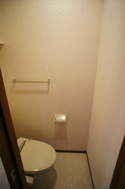 リビングタウン小森野参番館　A棟のトイレ|ゆったりとした空間のトイレです