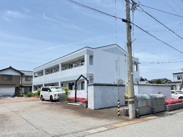 ＱＵＥＥＮ Ⅰの駐車場|外観写真（昼）