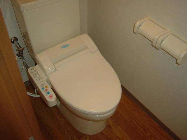 ＱＵＥＥＮ Ⅰのトイレ|シャワー付きトイレ