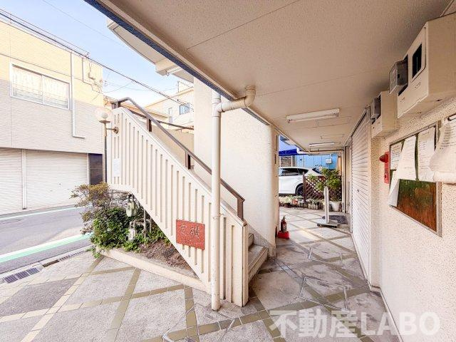 シャトー帝塚山のエントランス