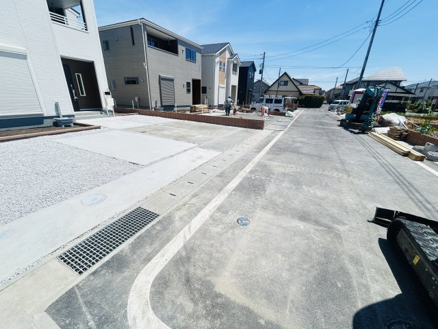 新築　高崎市新町第８　Livele Garden.S　2号棟の前面道路含む現地写真|現地写真　南側接道幅員約5ｍ
