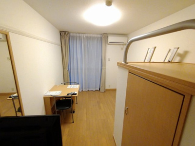 【居間・リビング】 | レオパレスＡＮＮＥＸタチバナ | 2階・3階は絨毯仕様です。