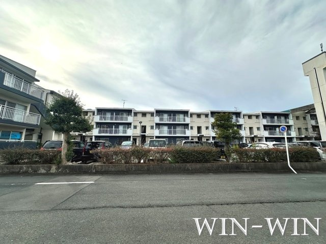 平川ガーデンハイツの外観