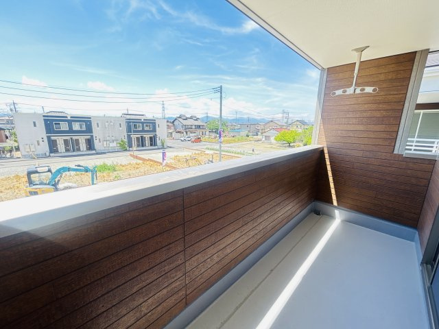 新築　高崎市新町第８　Livele Garden.S　3号棟のバルコニー|現地写真　インナーバルコニーで少しの雨なら濡れずにすみます。天気が怪しいけど…という悩みも解消ですね!									

