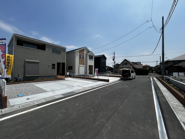 新築　高崎市新町第８　Livele Garden.S　3号棟の前面道路含む現地写真|現地写真　南側接道幅員約5ｍ