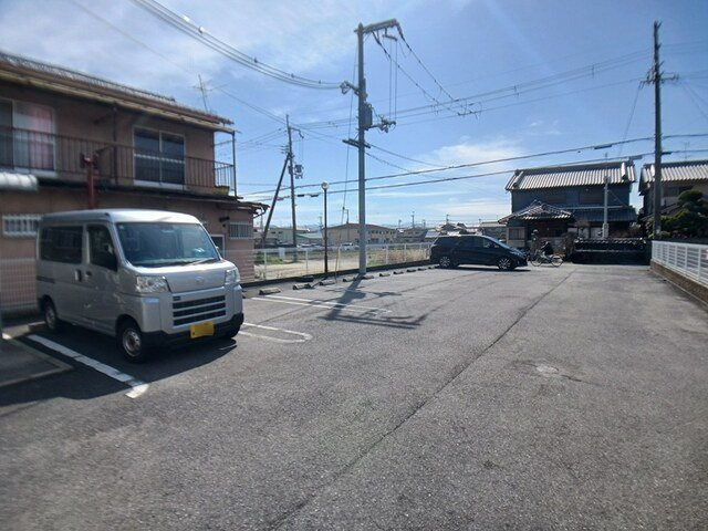 ヒルズ　サンフレンドの駐車場