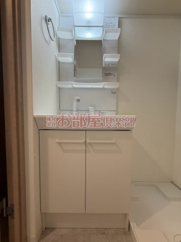 ADC津福の洗面所|明るい洗面所です