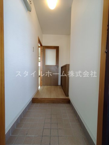 ウィングコート叶の玄関|別部屋写真です。