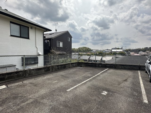 川崎市麻生区栗木台１丁目の賃貸マンションの駐車場