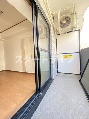 大阪市淀川区十三東１丁目の賃貸マンションのバルコニー
