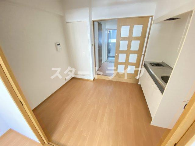 大阪市淀川区十三東１丁目の賃貸マンションの居間・リビング