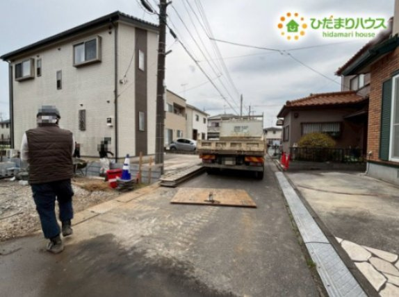 行田市持田　新築一戸建て　グラファーレ　01の前面道路含む現地写真