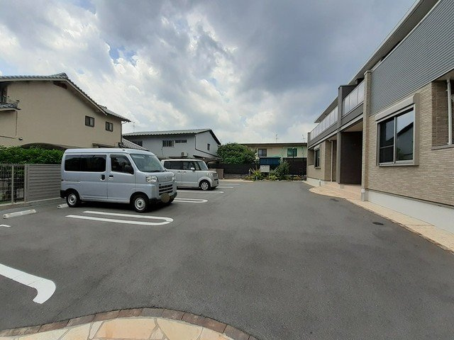 インアミティの駐車場