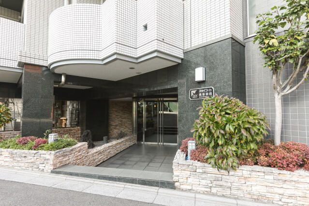 スカイコート浅草柳橋のエントランス